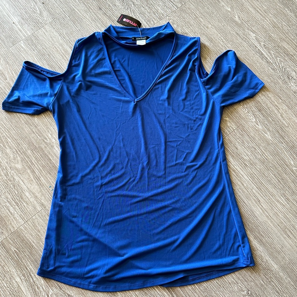 Sage & Vicky blue top